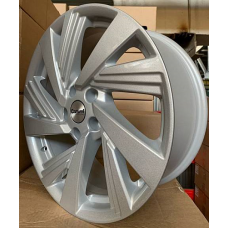 Диск R18 5x114,3 7,5J ET45 D66,1 Carwel Тишь 1801 (X-Trail) SLT